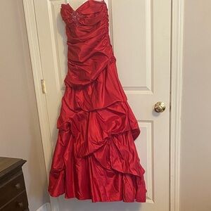 Elegant Red Strapless Evening Gown